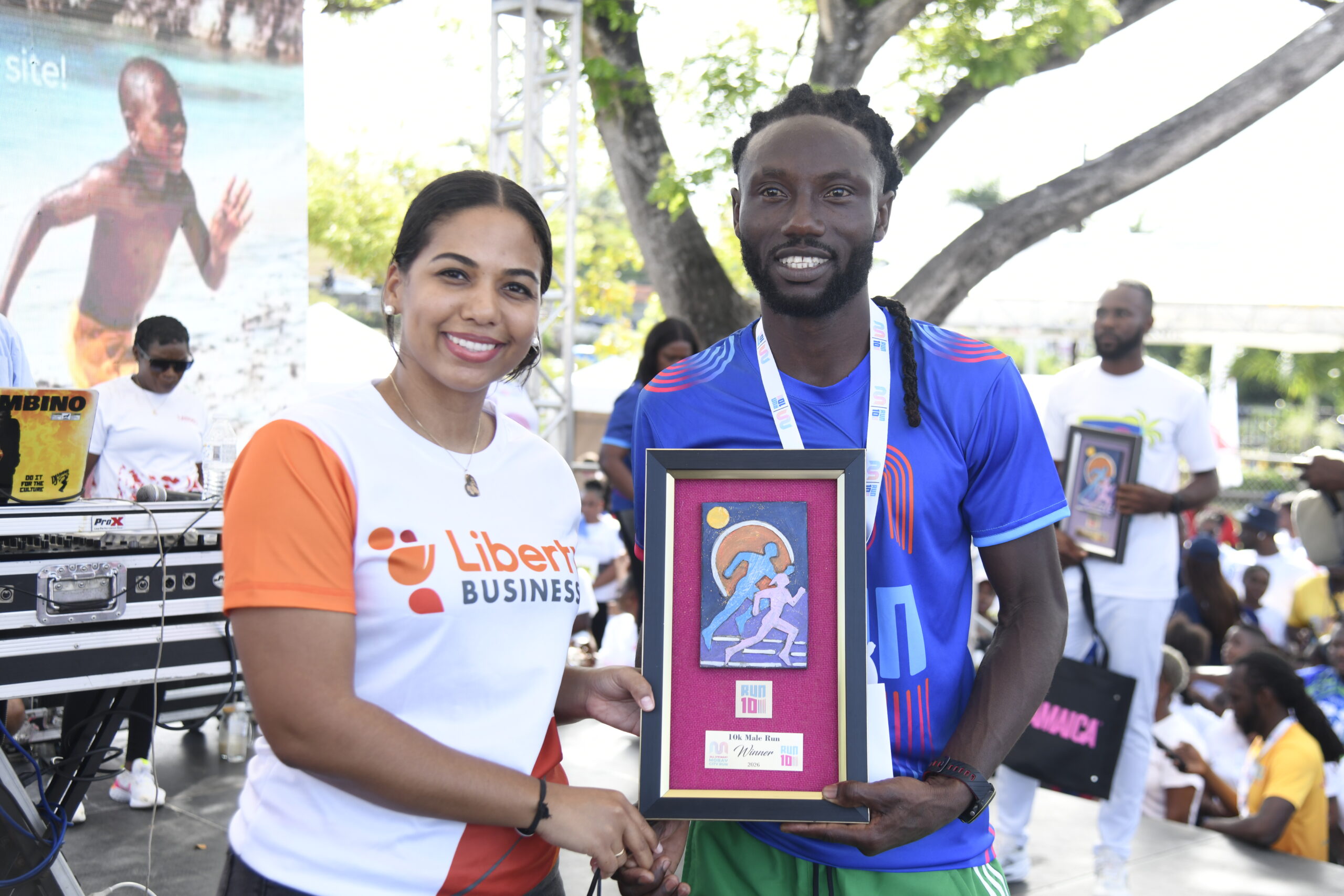 Leslie, Williams sparkle at 10th Jill Stewart MoBay City Run
